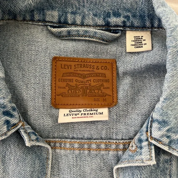 Levi’s Premium Trucker Denim Jacket – Light Wash, Water<Less, Size M - Picture 2 of 10